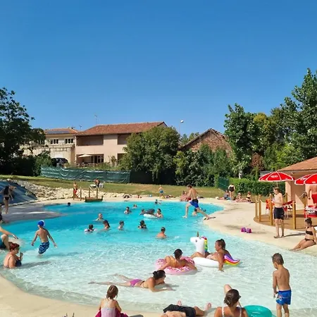 Avec Terrasse Pour 5 Pers. A - Api-1-52-823 Campsite