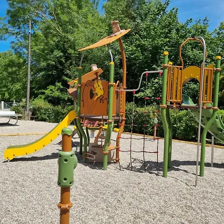 Avec Terrasse Pour 5 Pers. A - Api-1-52-823 *