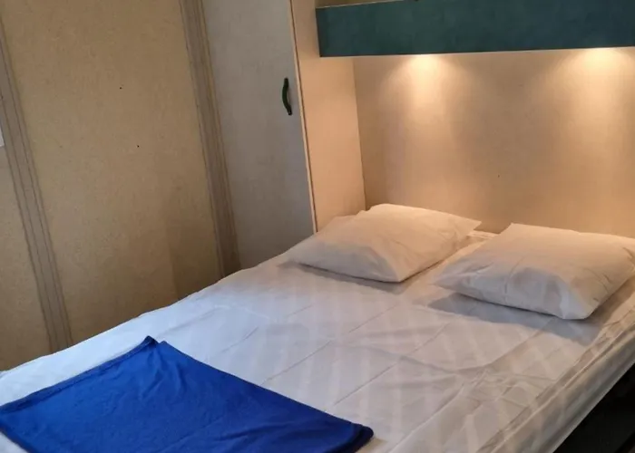 Campsite Avec Terrasse Pour 5 Pers. A - Api-1-52-823