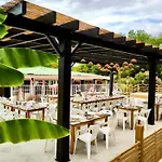 Avec Terrasse Pour 5 Pers. A - Api-1-52-823 Camping *