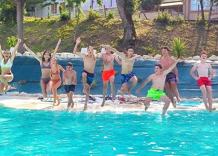 Avec Terrasse Pour 5 Pers. A - Api-1-52-823 Campingplads